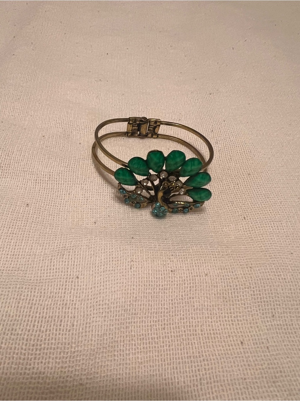 Vintage-Inspired Green Peacock Cuff Bracelet - Women Jewelry